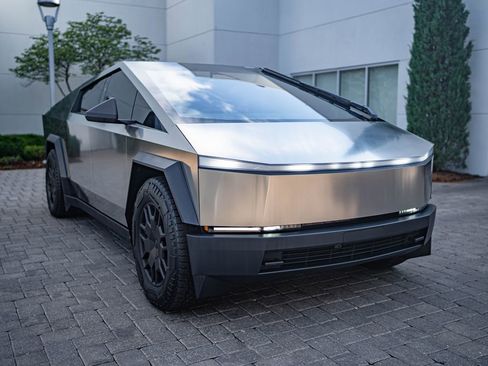 Used 2024 Tesla Cybertruck AWD Crew Cab image 3