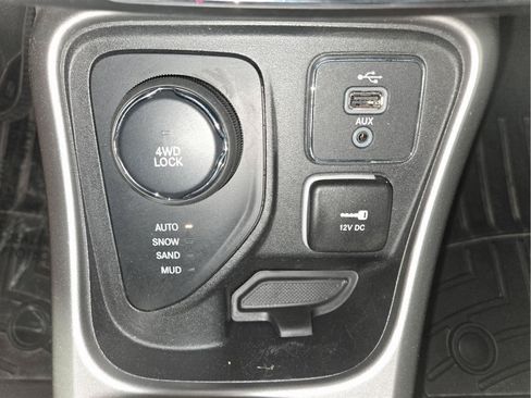 Used 2018 Jeep Compass Sport w/ Cold Weather Group AWD/4WD image 26