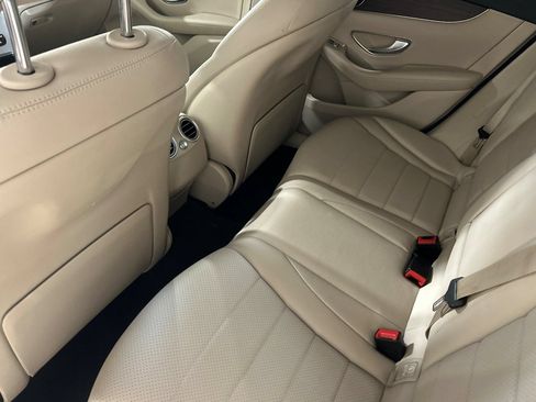 Used 2021 Mercedes-Benz GLC 300 image 4