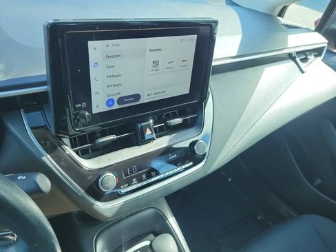 Used 2025 Toyota Corolla LE FWD image 30