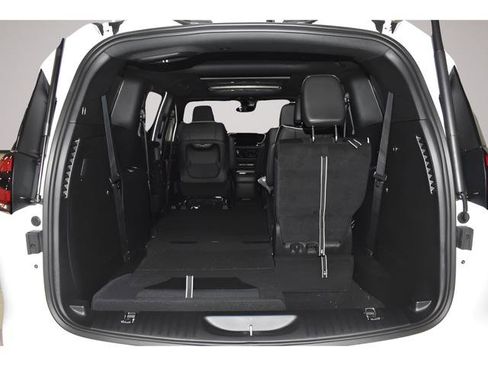 New 2026 Chrysler Pacifica Limited w/ S Appearance Package AWD/4WD image 32