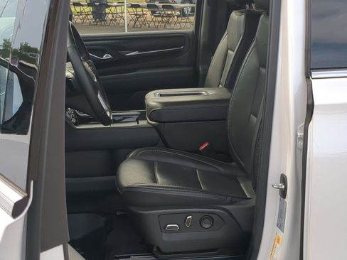 Used 2023 GMC Yukon XL Denali AWD/4WD image 12