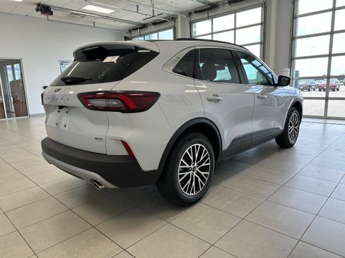 New 2025 Ford Escape SE image 28