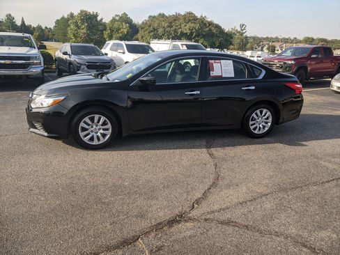 Used 2016 Nissan Altima 2.5 S w/ Power Driver Seat Package image 6