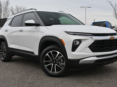 Used 2026 Chevrolet TrailBlazer LT w/ Convenience Package image 2