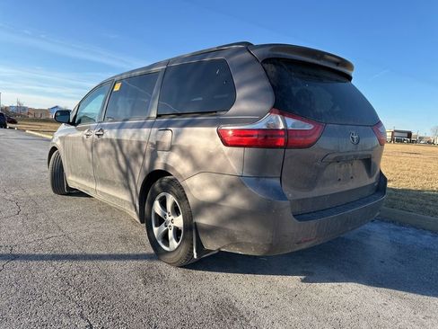 Used 2015 Toyota Sienna LE image 7