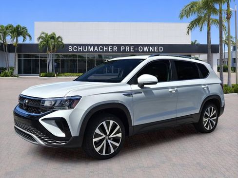 Certified 2023 Volkswagen Taos SE FWD image 3