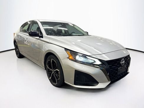 Certified 2023 Nissan Altima 2.5 SR image 3