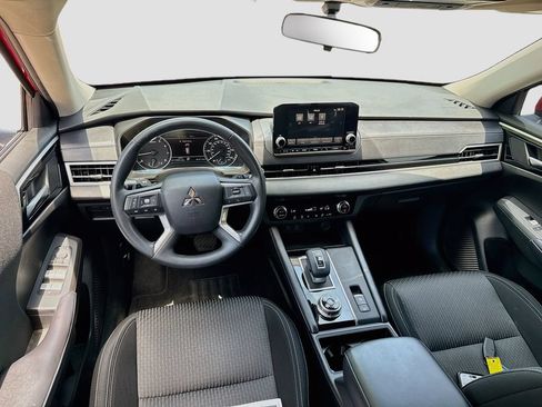 Used 2024 Mitsubishi Outlander ES FWD image 23