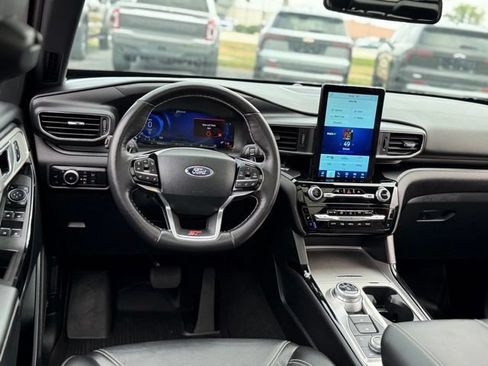 Used 2023 Ford Explorer ST w/ Technology Package AWD/4WD image 5