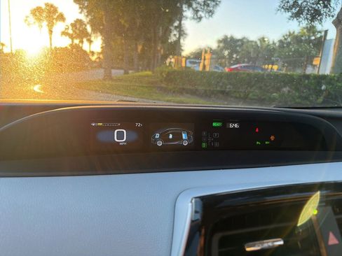 Used 2021 Toyota Prius LE FWD image 12