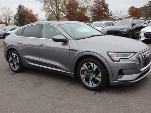 Used 2020 Audi e-tron Premium Plus image 3
