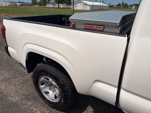 Used 2022 Toyota Tacoma SR AWD/4WD image 5