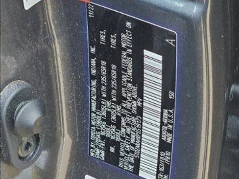 Used 2023 Toyota Highlander LE image 23