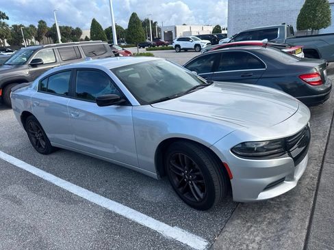 Used 2019 Dodge Charger SXT w/ Blacktop Package AWD/4WD image 2