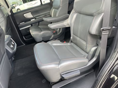 Used 2025 Ford Expedition Active image 21