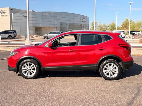 Used 2017 Nissan Rogue Sport SV FWD image 3