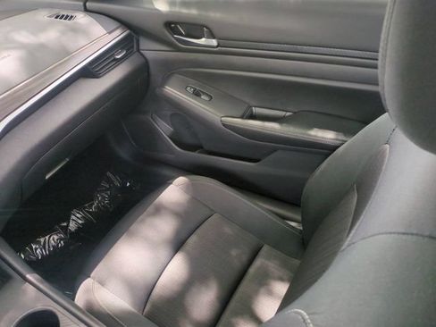 Used 2025 Nissan Altima 2.5 SV FWD image 15