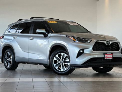 Certified 2024 Toyota Highlander XLE AWD/4WD image 2
