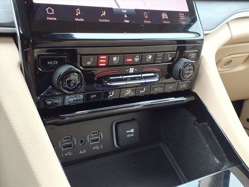 Used 2021 Jeep Grand Cherokee L Limited w/ Luxury Tech Group II image 10