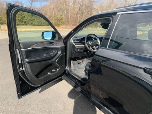 Used 2022 Jeep Grand Cherokee Limited 4xe image 39