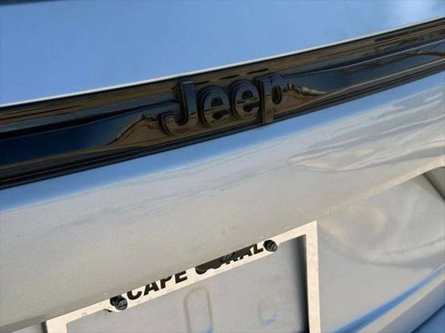 Certified 2023 Jeep Grand Cherokee Altitude AWD/4WD image 34