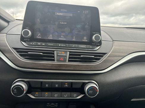 Used 2025 Nissan Altima 2.5 SV image 18