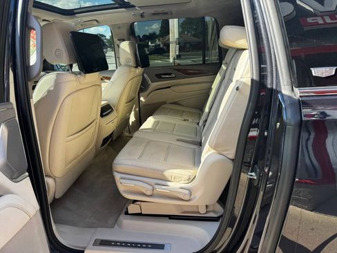 Used 2022 Cadillac Escalade ESV Premium Luxury Platinum AWD/4WD image 11