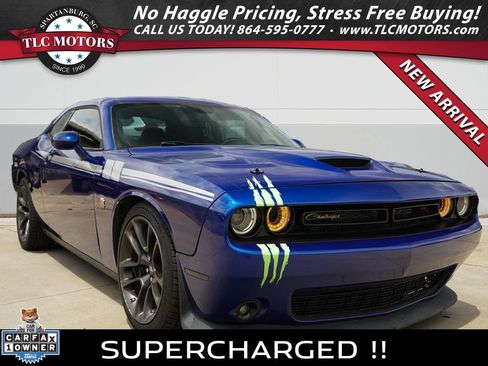 Used 2022 Dodge Challenger R/T Scat Pack RWD image 1