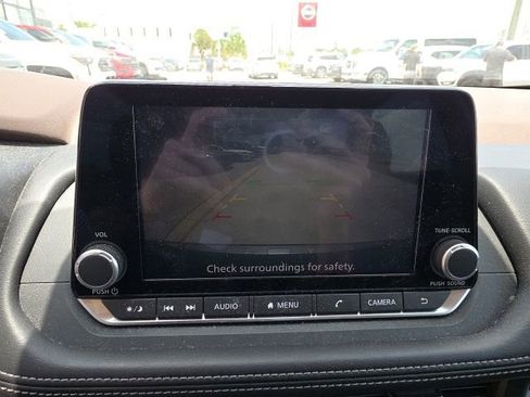 Used 2023 Nissan Rogue SV FWD image 19
