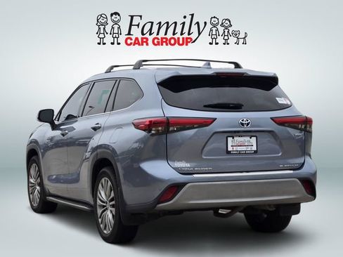 Used 2020 Toyota Highlander Platinum FWD image 3