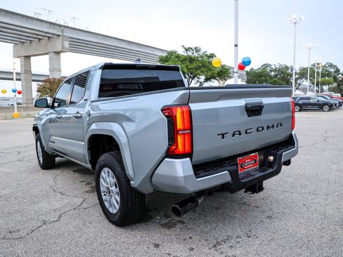 Certified 2025 Toyota Tacoma SR5 image 9
