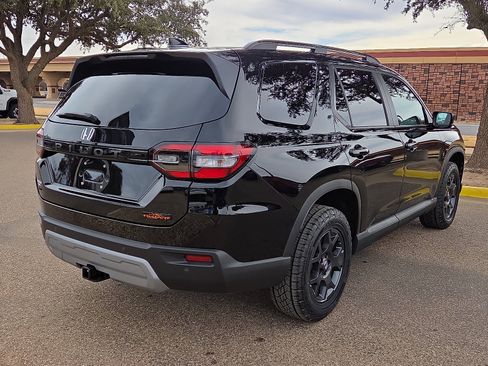 New 2025 Honda Pilot TrailSport image 4