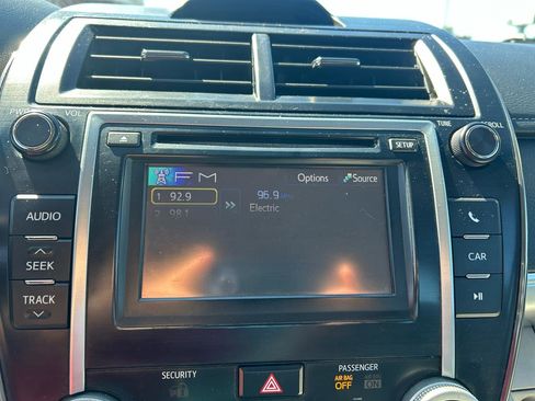 Used 2014 Toyota Camry LE FWD image 15