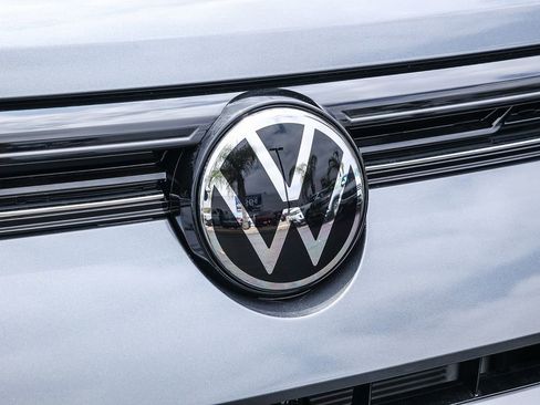 New 2025 Volkswagen Taos SE image 22