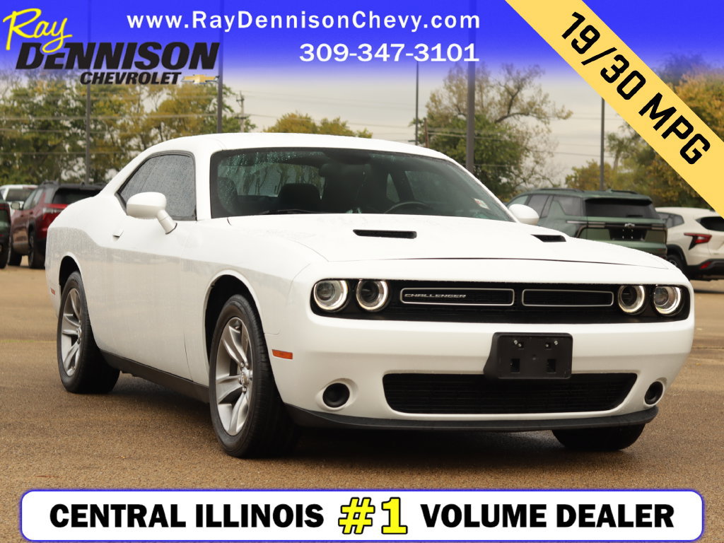Used 2016 Dodge Challenger SXT RWD image 1