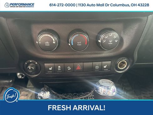 Used 2017 Jeep Wrangler Unlimited Sahara w/ Connectivity Group image 19