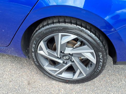 Used 2024 Hyundai Elantra Limited FWD image 9