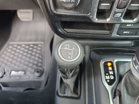 Used 2024 Jeep Wrangler Unlimited Sahara w/ Technology Group AWD/4WD image 21