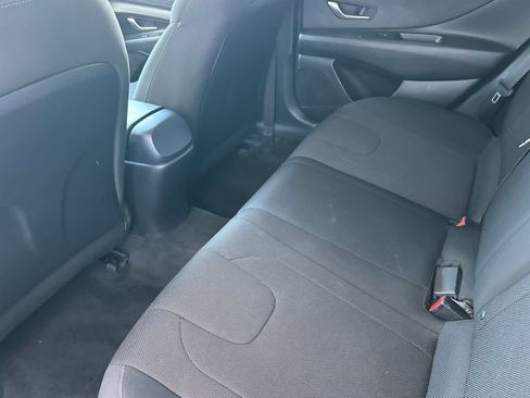 Used 2022 Hyundai Elantra SE FWD image 4