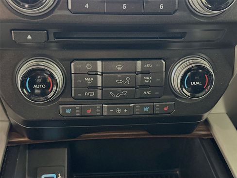 Used 2017 Ford F150 Lariat w/ Equipment Group 502A Luxury AWD/4WD image 9