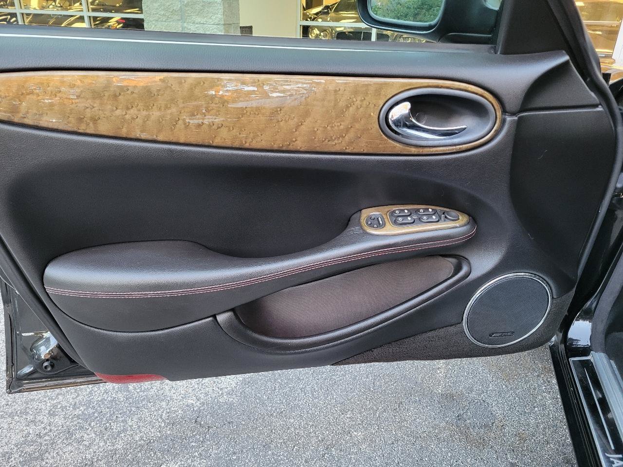 Used 2002 Jaguar XJ8 RWD image 16