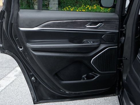 Used 2021 Jeep Grand Cherokee L Limited RWD image 35