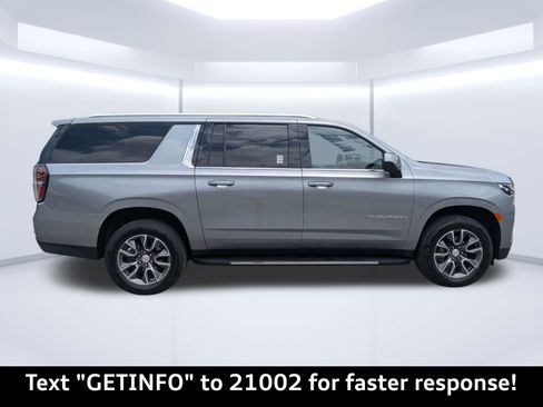 Used 2023 Chevrolet Suburban LS RWD image 2