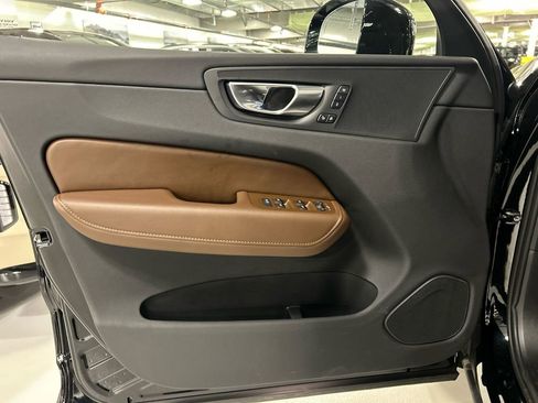 Used 2025 Volvo XC60 B5 Plus AWD/4WD image 9