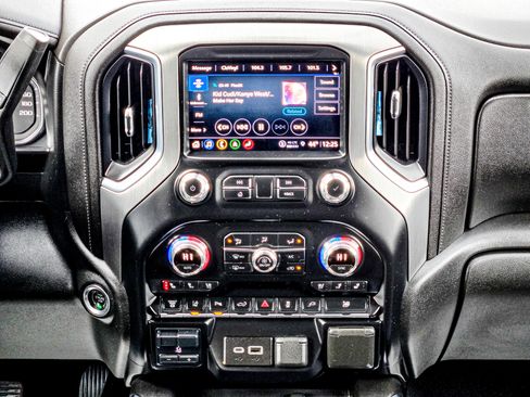 Used 2021 GMC Sierra 3500 Denali w/ Denali Ultimate Package image 17