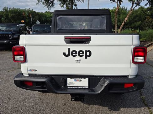 New 2026 Jeep Gladiator Sport AWD/4WD image 4