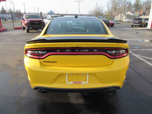 Used 2017 Dodge Charger R/T image 6