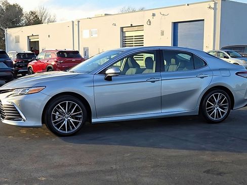 Used 2023 Toyota Camry XLE image 9