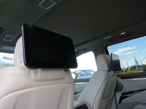 Certified 2025 Cadillac Escalade Premium Luxury Platinum image 18